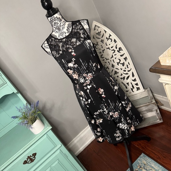 WHBM Floral Lace Sleeveless Fit and Flare Dress Sizs 8 Boho Wedding Guest - Picture 1 of 12